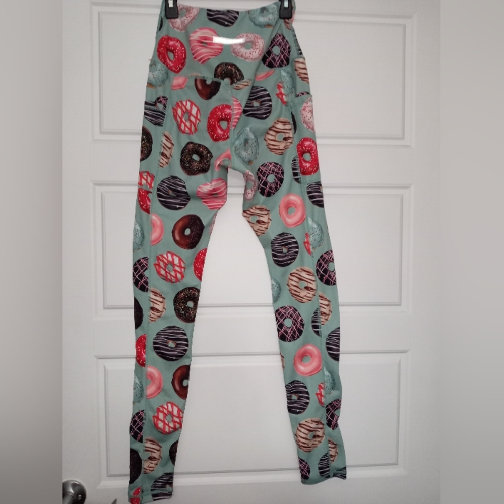 Muscles and doughnuts graphic print leggings size small
